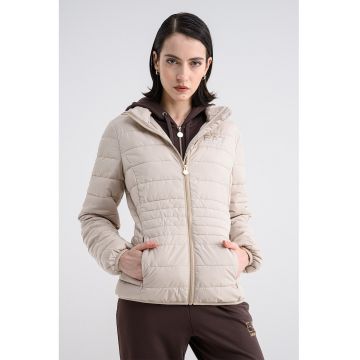 Geaca cu gluga detasabila Geaca cu gluga detasabila