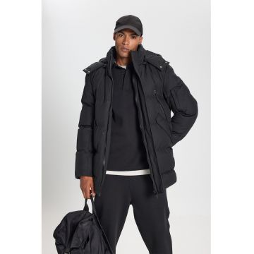 Geaca cu gluga si fermoar