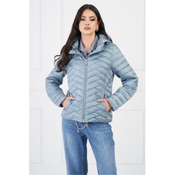 Geaca Luana bleu matlasata cu gluga si buzunare ascunse