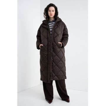 Geaca lunga matlasata cu gluga