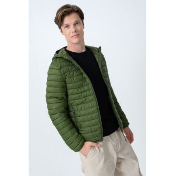 Geaca matlasata cu gluga