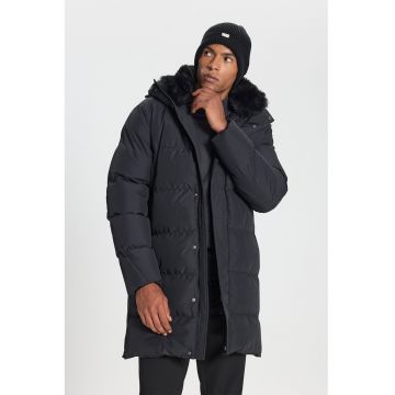 Geaca matlasata cu gluga