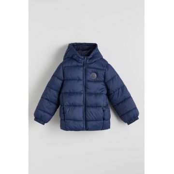 Geaca matlasata cu gluga