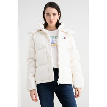 Geaca rezistenta la apa cu umplutura de puf Geaca rezistenta la apa cu umplutura de puf