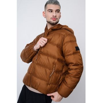 Geaca scurta matlasata cu gluga