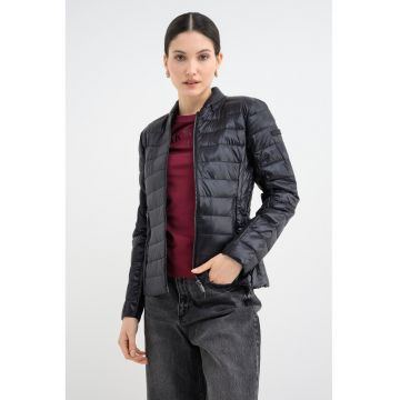 Jacheta cu buzunare cu fermoar