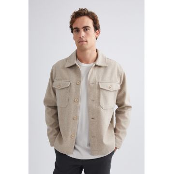 Jacheta cu buzunare pe piept