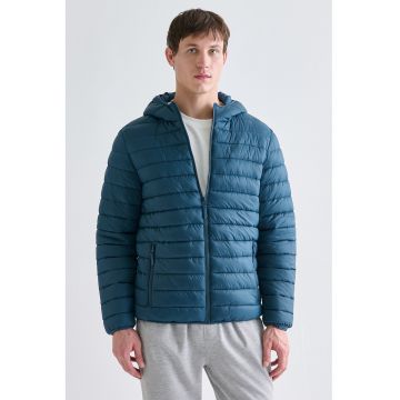 Jacheta cu gluga si vatelina Jacheta cu gluga si vatelina