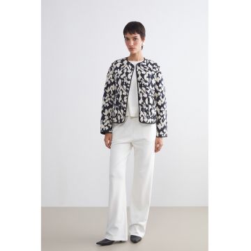 Jacheta cu model si capse