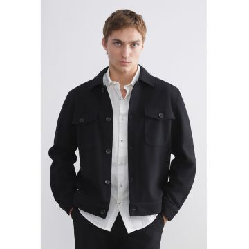 Jacheta cu nasturi si guler Jacheta cu nasturi si guler