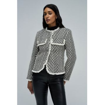 Jacheta cu terminatii nefinisate