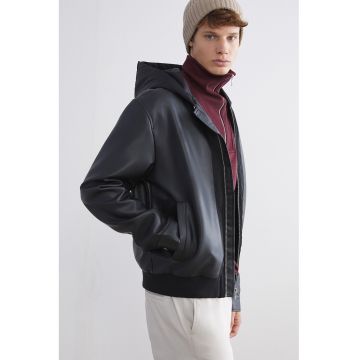 Jacheta lejera cu buzunare laterale