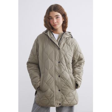 Jacheta lejera cu gluga