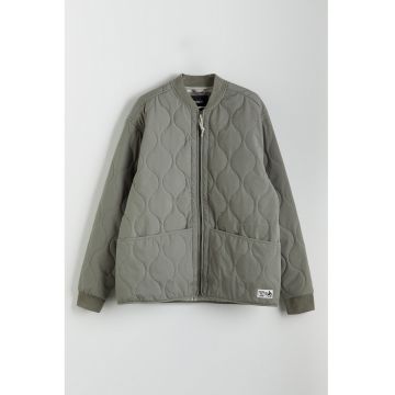 Jacheta matlasata cu buzunare frontale Jacheta matlasata cu buzunare frontale