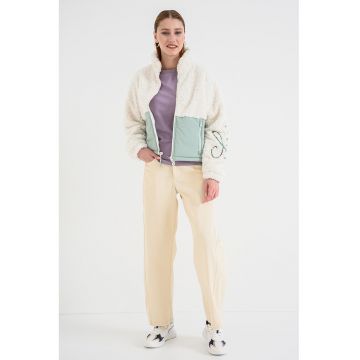 Jacheta pufoasa cu logo supradimensionat Fulver