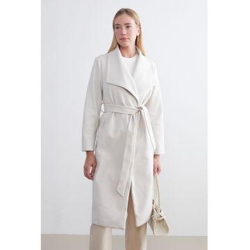 Palton cu model uni si croiala petrecuta - Alb fildes