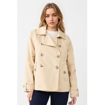 Trenci scurt cu buzunare laterale si doua randuri de nasturi