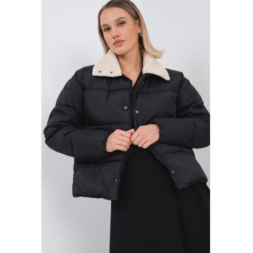 Geaca cu guler cu captuseala din material teddy