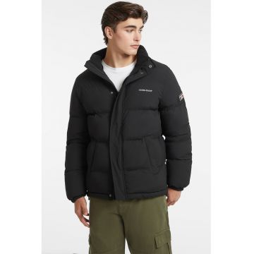 Geaca cu guler inalt