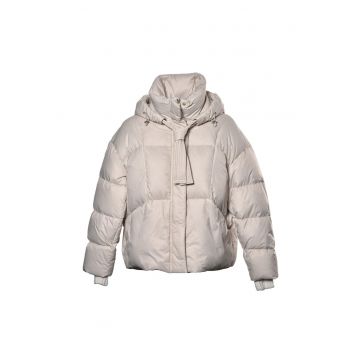 Geaca cu umplutura de puf si gluga