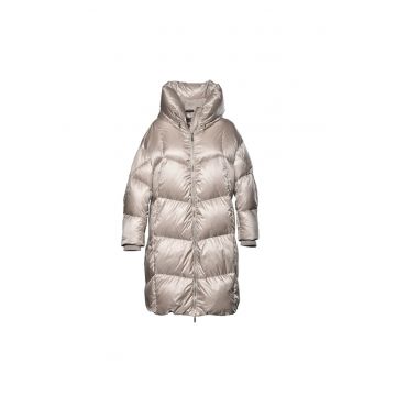 Geaca cu umplutura de puf si guler inalt