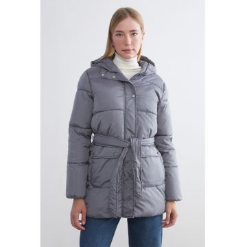 Geaca cu un cordon in talie