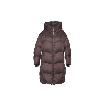 Geaca lunga cu umplutura de puf si guler inalt