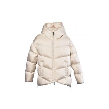 Geaca lunga cu umplutura de puf si slituri laterale cu fermoar