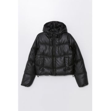 Geaca matlasata cu gluga