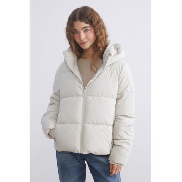 Geaca matlasata cu gluga