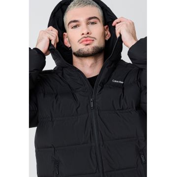 Geaca matlasata cu gluga