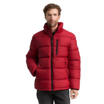 Geaca matlasata cu guler inalt