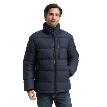 Geaca matlasata cu guler inalt