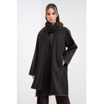 Haina supradimensionata cu fular Fortune - Maro inchis