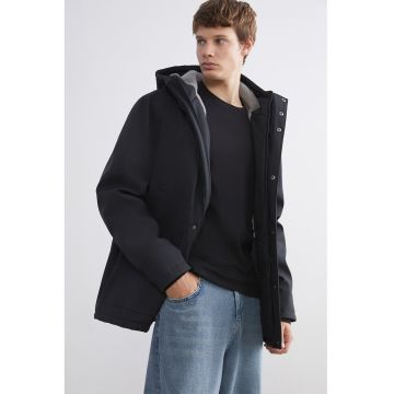 Jacheta cu gluga si buzunare cu clapa