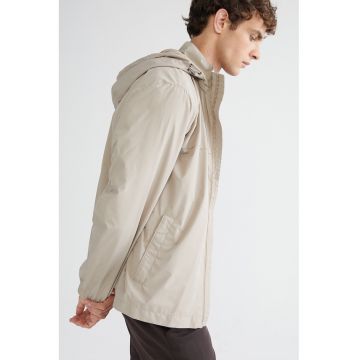 Jacheta cu gluga si buzunare laterale