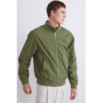 Jacheta cu guler mediu