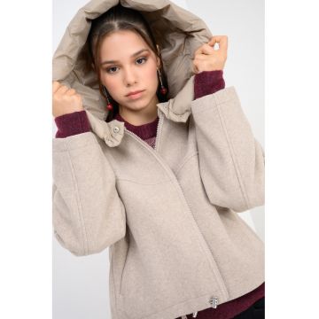 Jacheta lejera cu gluga si terminatie ajustabila