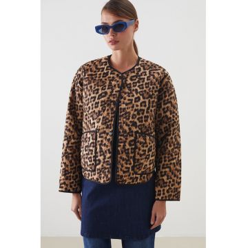 Jacheta matlasata cu animal print