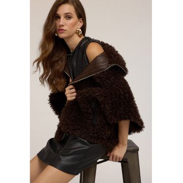 Jacheta reversibila pufoasa cu maneci 3/4