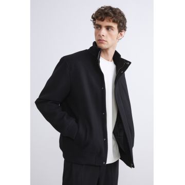 Jacheta cu buzunare laterale si fermoar - Negru