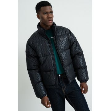 Geaca cu model si guler inalt