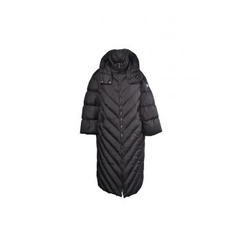 Geaca lunga cu umplutura de puf si gluga