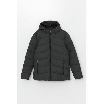 Geaca matlasata cu buzunare laterale cu fermoar