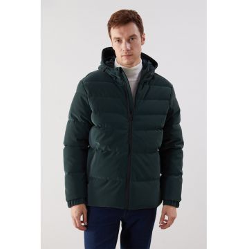 Geaca matlasata cu gluga