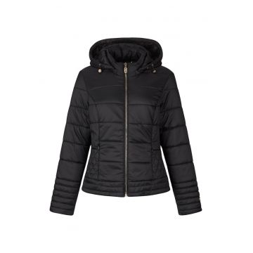 Geaca matlasata cu gluga