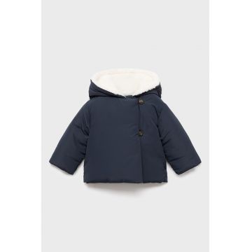 Geaca matlasata cu gluga din blana sintetica