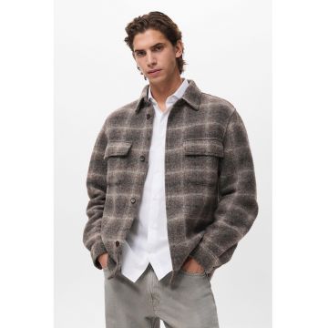 Jacheta-camasa cu model in carouri si buzunare pe piept