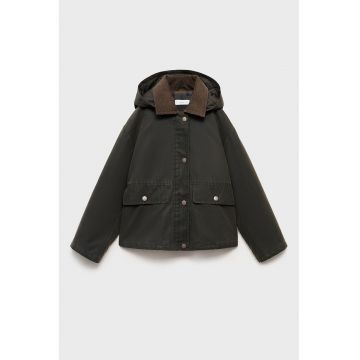 Jacheta cu buzunare cu clapa