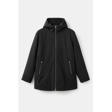 Jacheta cu finisaj rezistent la apa cu gluga